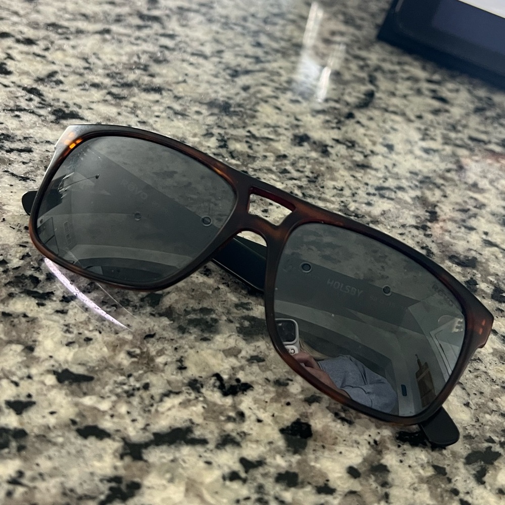 Revo Holsby Tortoise Sunglasses - Picture 2 of 7